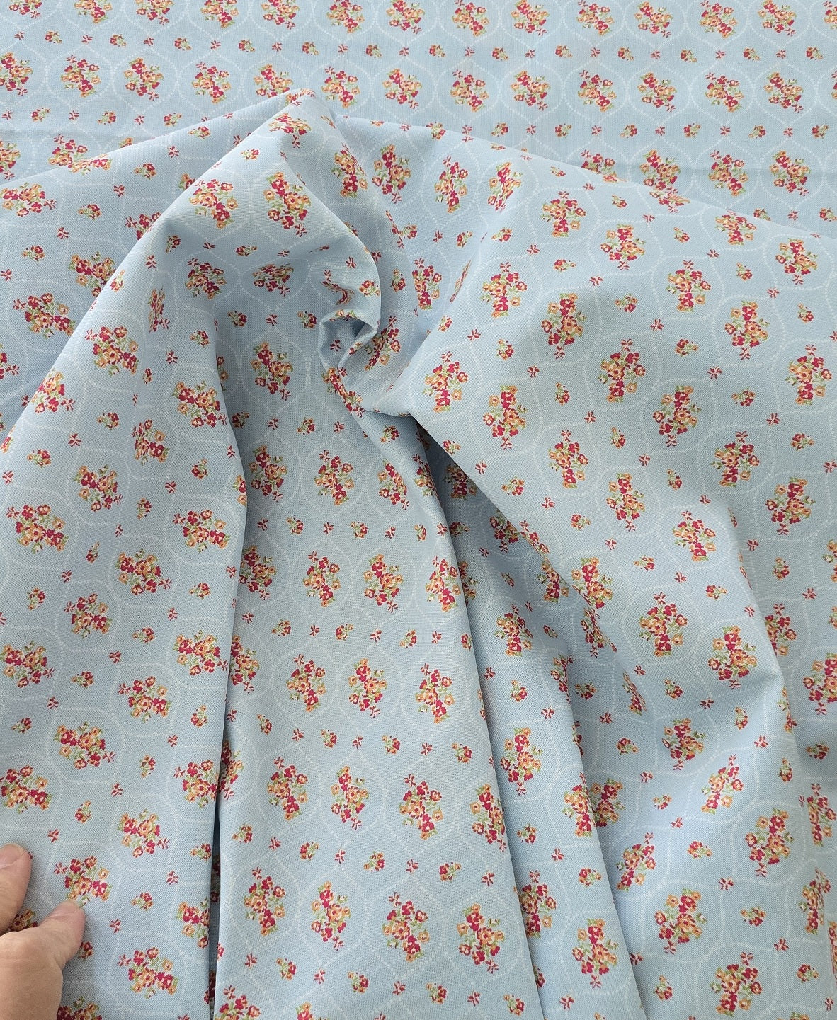 0,5m ,Westfalenstoffe Baumwolle, hellblau rot  Rosen Bouquet,Organic Cotton