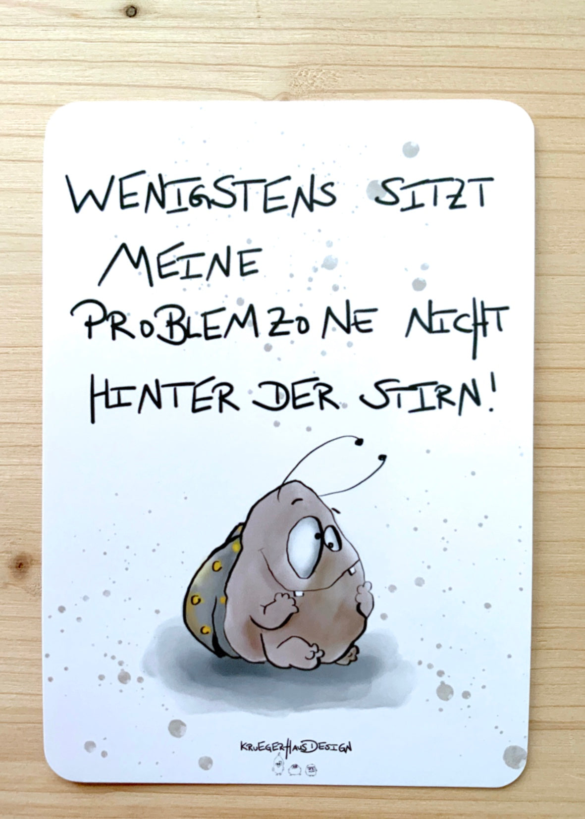 Postkarte Monster Kruegerhausdesign „Wenigstens sitzt meine Problemzone…"...